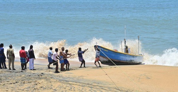 Boat capsizes in Kollam during rescue operations; fishermen miraculously escape
