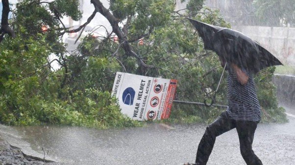 Arnab Heading for the Coast: Cyclone Rages at 140 km/h; Heavy Rain Likely in Kerala as Well