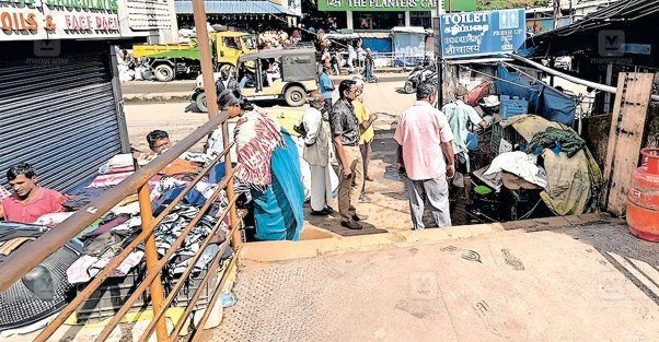 Panchayat Cracks Down on Encroachers in Munnar: Street Shops Demolished; Beggars Banned As Well
