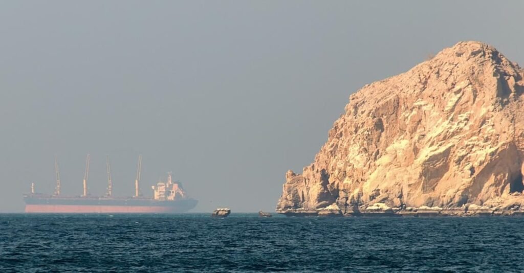 Attack on a ship off the coast of Oman again: Twelve injured